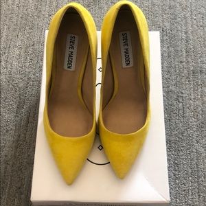 Steve Madden Yellow Suede Pump